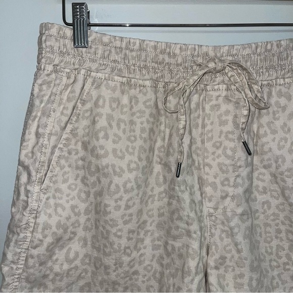 GAP Khakis Shorts Size Medium Tan Cream Leopard Print Linen Cotton Blend Flowy - Picture 6 of 12